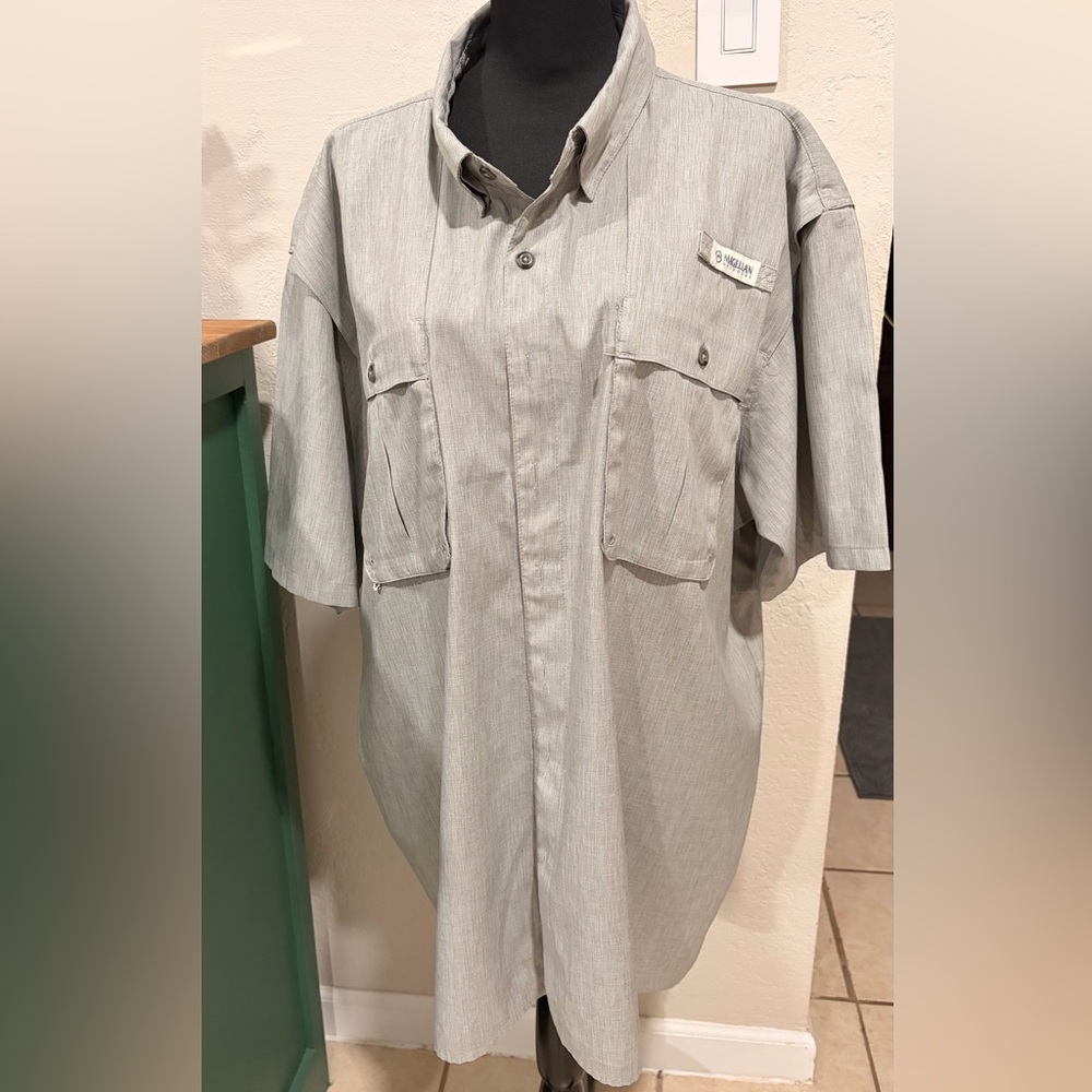 Magellan Outdoors Men’s Light Gray Button-Up Shirt